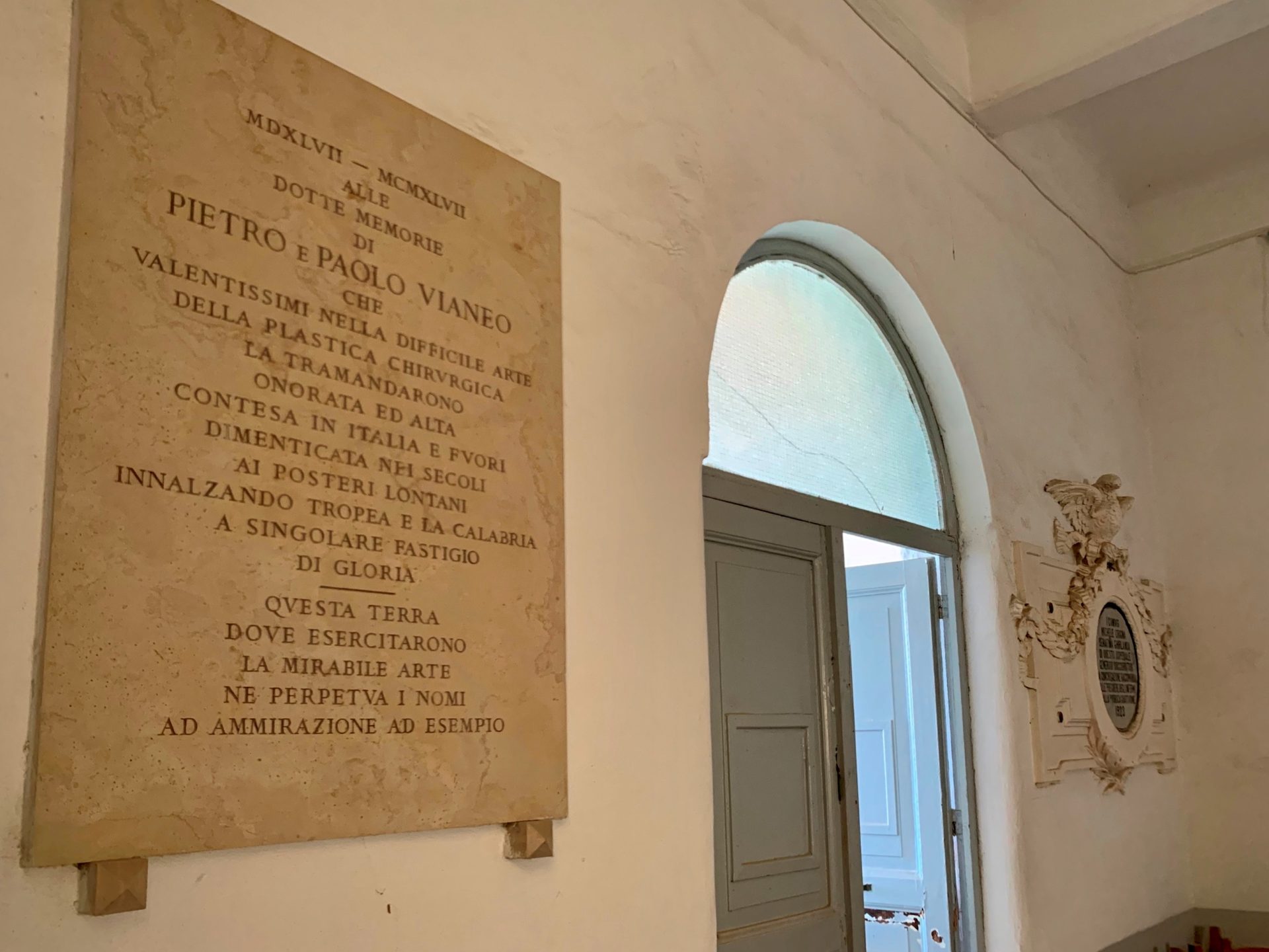 Vianeo brothers memorial tablet, old Ospedale civile Ignazio Toraldo, Tropea (by Lucia Bretti) - 01.jpeg